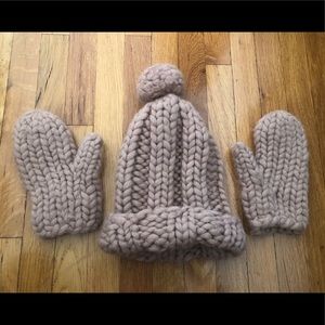 Marino wool hat and mittens